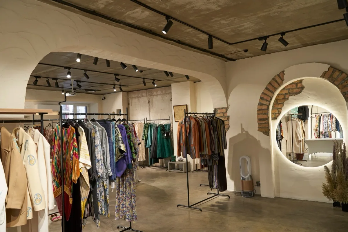 Gallery-like main hall with an illuminated arched niche